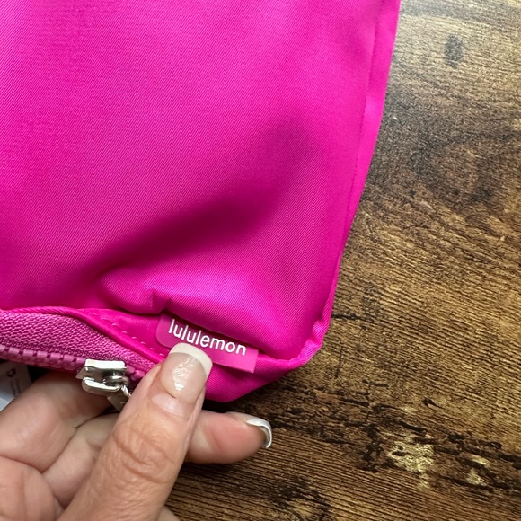 "RARE COLOR" BRAND NEW LULULEMON EVERYWHERE BELT BAG 1L - Picture 8 of 13